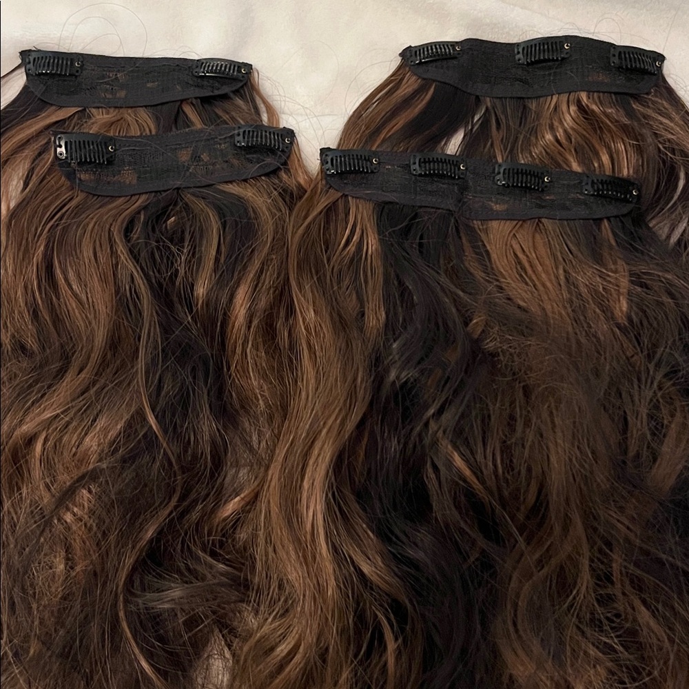 Set of 4 clip in hair extensions brunette with highlights